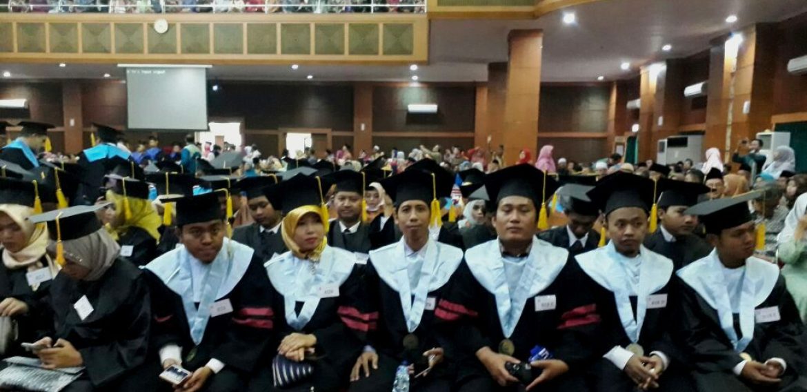 Hari Pertama Wisuda: 11 Nama Keluar Sebagai Lulusan Terbaik